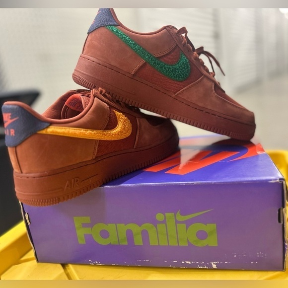 Nike Air Force 1 Low (SP) La Familia-10.5 - Picture 2 of 15